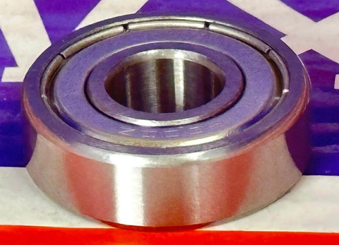 Primer plano de un solo 6001ZZ C3 shielded Rodamiento de bolas, exterior metálico, parte de un paquete de 100 rodamientos de bolas 6001ZZ C3 Shielded Rodamientos ABEC 3 de precisión y baja emisión de ruido para motores eléctricos de VXB, adecuados para motores pequeños, electrodomésticos y cintas transportadoras, tanto para aficionados como para uso industrial.